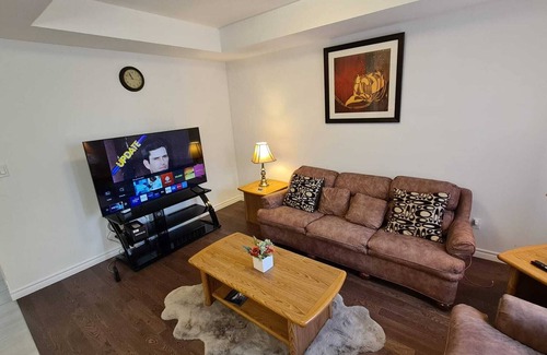 London House | Luxury 3-bedroom-townhouse Close to Uwo/hospital