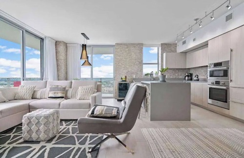 Hallandale Beach Apartment | Luxury 34th fl Apt in Resort w/Intracoastal views