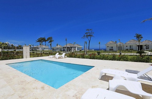 Playa Chiquita Villa | Luxury 3BD villa on sandy beach, private pool & golf cart, gym/tennis!
