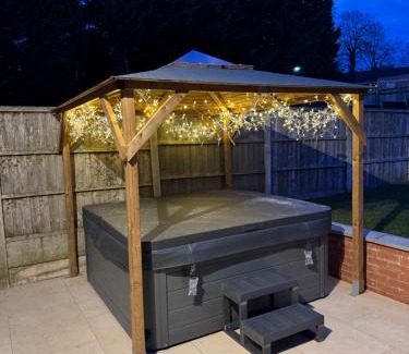 Sutton Coldfield Villa | Luxury 3bed Hot Tub and sauna facilities amazing location