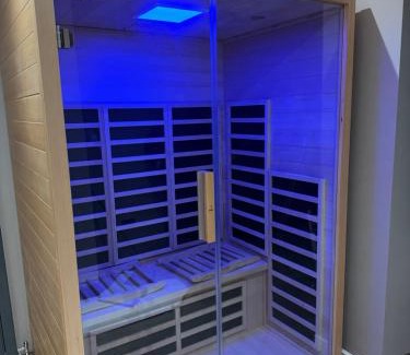 Sutton Coldfield Villa | Luxury 3bed Hot Tub and sauna facilities amazing location