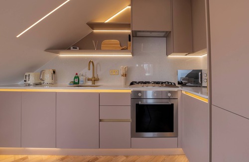Roxeth Apartment | Luxury 3BR Apartment Family Comfort & Style