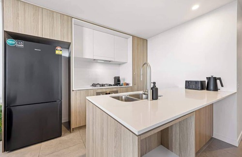 Kangaroo Point Apartment | Luxury 3BR | Gabba, Pool & Gym