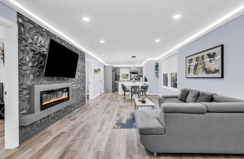 Villa Heights House | Luxury 3BR House in Charlotte