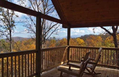 Chalet Village North House | * *Luxury 4 Bdrms, Views, Theater, Arcade, Firepit
