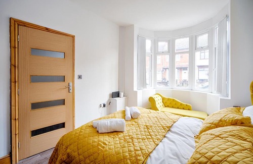 Seisdon House | Luxury 4 bed house with Jacuzzi, we take deposits
