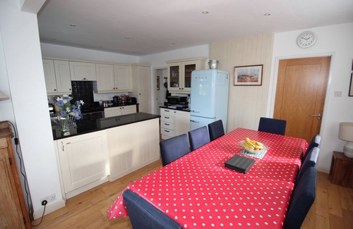 Rock House | Luxury 4 Bedroom/3 Bathroom Property With Free Wifi