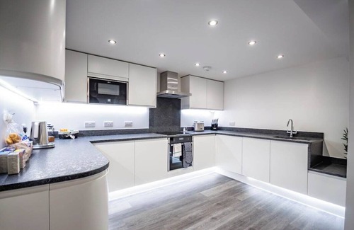 Barbican House | Luxury 4 bedroom ground floor apartment