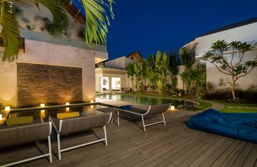 Seminyak Villa | Luxury 4 bedroom Pool Villa in Seminyak