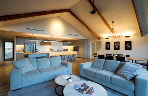 Bonnie Doon House | Luxury 4-BR home with breathtaking views of Lake Eildon and Mt Buller