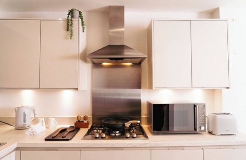 Nuneaton House | Luxury 4Bed Townhouse - Parking
