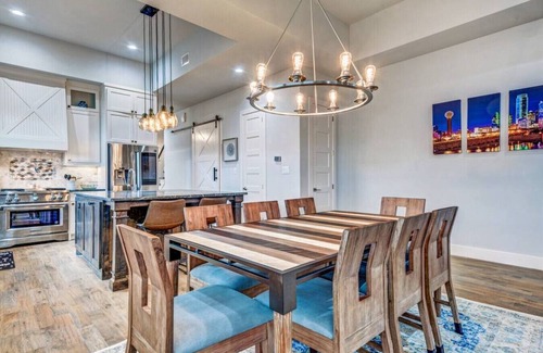 Old East Dallas House | Luxury 4BR Dallas Home/5 Mins DT/Private Yard