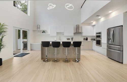 Biscayne Park House | Luxury 4BR Retreat w/Heated Pool + Free Car Rental – Near Miami & Beaches