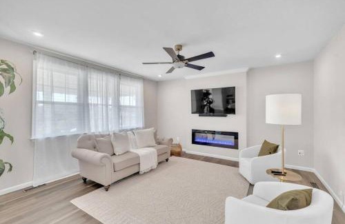 Winchester House | Luxury 4BR Retreat Kitchen Grill Fireplace