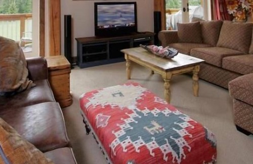 Nicklaus North Ski Chalet | Luxury 5 bedroom/6 bath Whistler Mountain chalet on Nicklaus North golf course