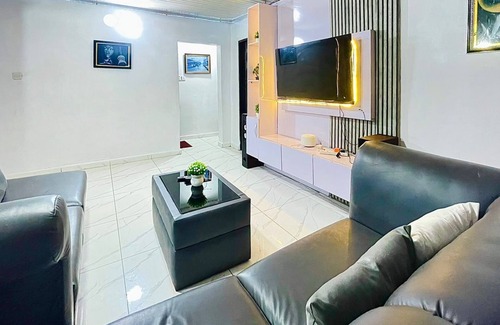 Opebi Apartment | Luxury 5-bedroom apartment in Ikeja Lagos with Wi-Fi, Netflix & full AC comfort!