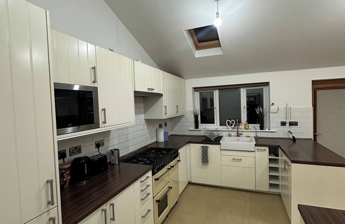 Bloxwich House | Luxury 5 Bedroom Detached HousenBHX, JLR, NEC