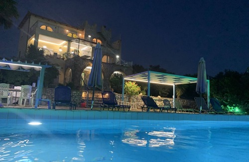 Avia Villa | Luxury 5 Bedroom Villa ,private pool ,Air-conditioning. Spectacular Sea Views.