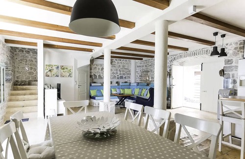 Perast House | Luxury 5 bedroom house on waterfront