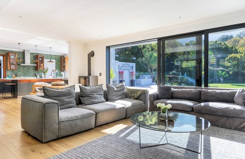 Constantia Villa | Luxury 5-Bedroom Villa in Upper Constantia