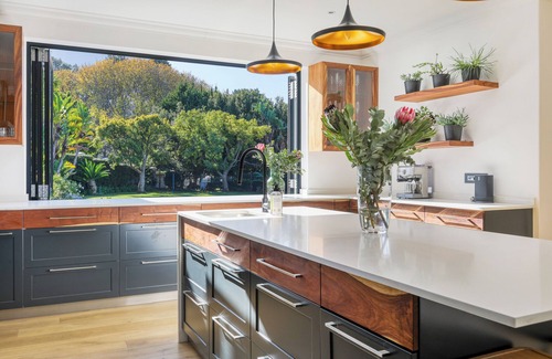 Constantia Villa | Luxury 5-Bedroom Villa in Upper Constantia