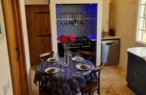 Villegouge Cottage | Luxury 5* cottage with own private heated pool - Sleep 4