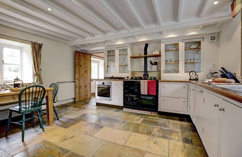 Ventnor House | Luxury 5* Gold & ROSE Award self-catering converted barn, idyllic rural setting
