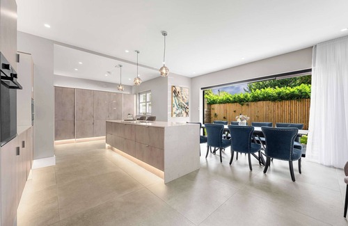 Didsbury House | Luxury 5 Star Didsbury Home by City SuperHost