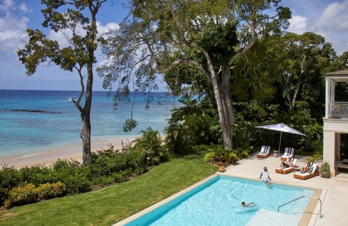 Halcyon Heights Villa | Luxury 5BR Beachfront Villa w/Pool, Chef’s Kitchen & Ocean Views – Holetown