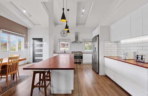 Merrijig House | Luxury 5BR Mountain Home - Mt Buller Views