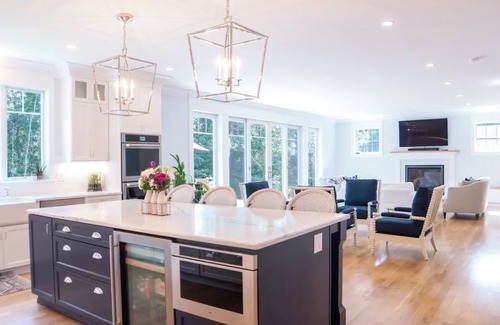 East Sandwich House | LUXURY 5BR with AC, PRIVATE POOL, and BASKETBALL COURT