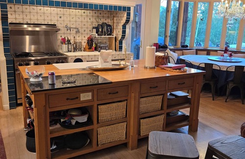 Wilson House | Luxury 6BR family friendly home, Teton views, Starlink, new hot tub, 5800 SF.
