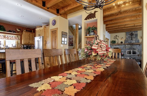 Ludlow House | Luxury 6br Solitude Ge- Indoor Bball Court, Private Tub 6 Bedroom Home by RedAwning