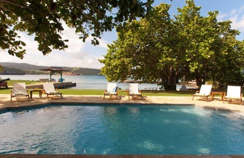 Discovery Bay Villa | Luxury 7 bedroom private beach front villa in Discovery Bay