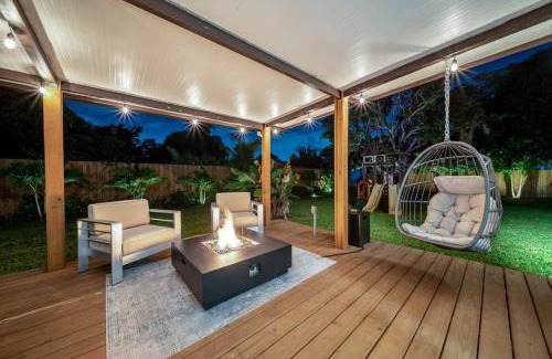 Golden Glades Villa | Luxury 7BR Villa Vizcaya Pool Sauna Gym Golf