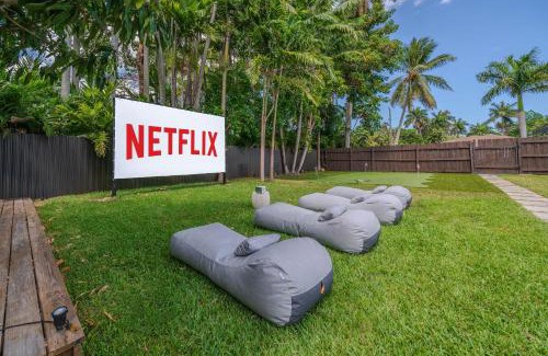 Golden Glades Villa | Luxury 7BR Villa Vizcaya Pool Sauna Gym Golf