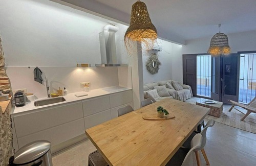 L'Escala House | Luxury 8P town house in center l'Escala, 50m beach