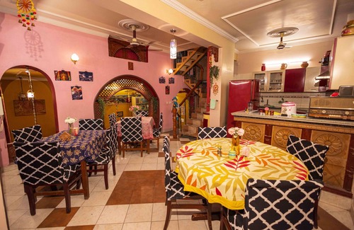 Malviya Nagar Bed & Breakfast | Luxury AC Boutique BnB, 2 Bedrooms, Living & Game Rooms, Kitchen, Work Desk