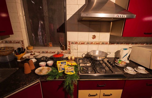 Malviya Nagar Bed & Breakfast | Luxury AC Boutique BnB, 2 Bedrooms, Living & Game Rooms, Kitchen, Work Desk