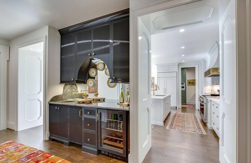 Indian Hills House | Luxury Accommodations. Spacious Villa Home