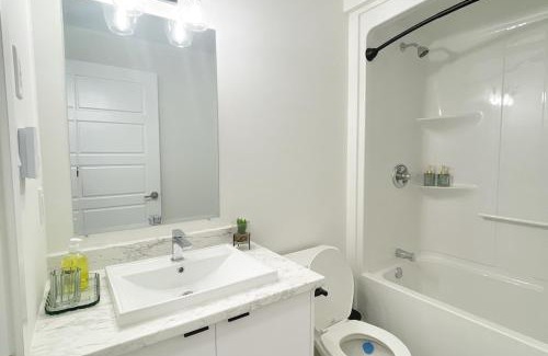 Riverview Apartment | Luxury Airbn
