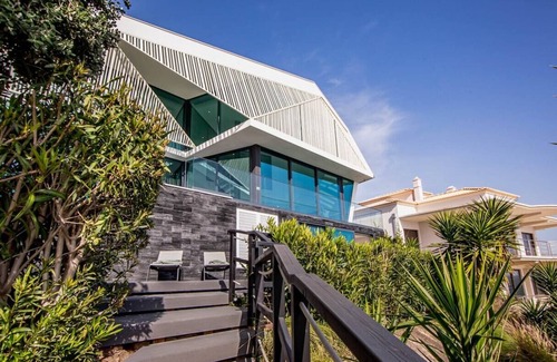 Albufeira Villa | Luxury Albufeira Villa with Pool, Sauna and Views