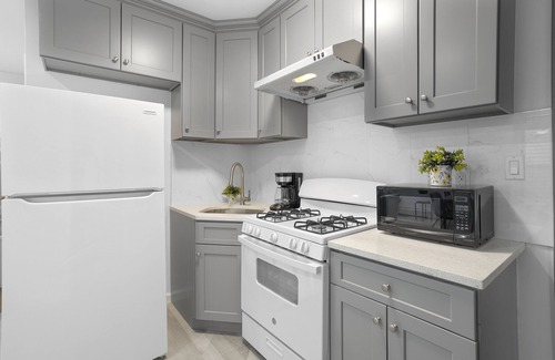 Ditmars Steinway Apartment | Luxury and Spacious Apt Next to the Astoria Park