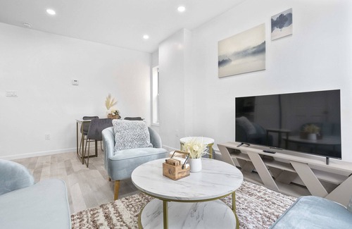 Ditmars Steinway Apartment | Luxury and Spacious Apt Next to the Astoria Park