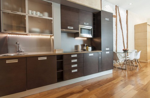 Huertas Apartment | Luxury Apart. Centro, Barrio Letras, Walk to Museums, Plazas and GranVia. .