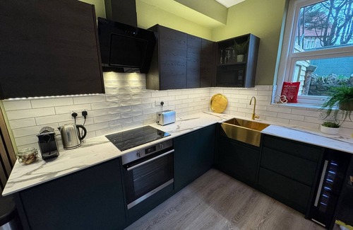 Weston-super-Mare Apartment | Luxury apartment, 5 min walk from Weston seafront