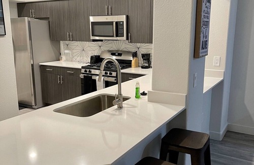 Glendale Sports and Entertainment District Apartment | Luxury Apartment! 1 mile from Westgate