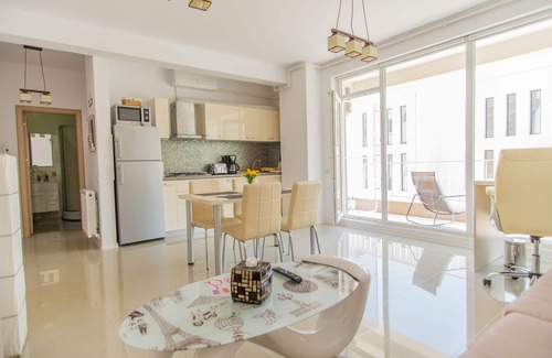 Mamaia-Sat Apartment | Luxury apartment, 100m from the beach, restaurants and pubs. Family quiet area.