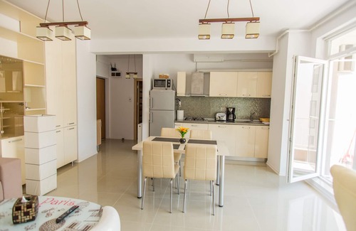 Mamaia-Sat Apartment | Luxury apartment, 100m from the beach, restaurants and pubs. Family quiet area.