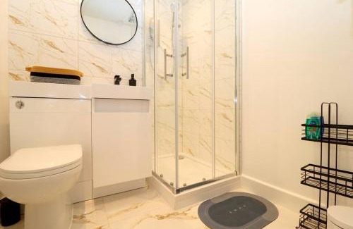 Tea Green Apartment | Luxury Apartment 5 mins to Luton Airport Sleeps 4